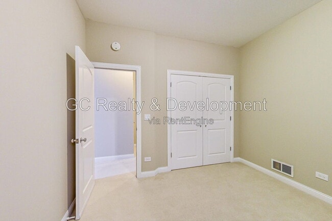 Building Photo - 4610 N Ashland Ave