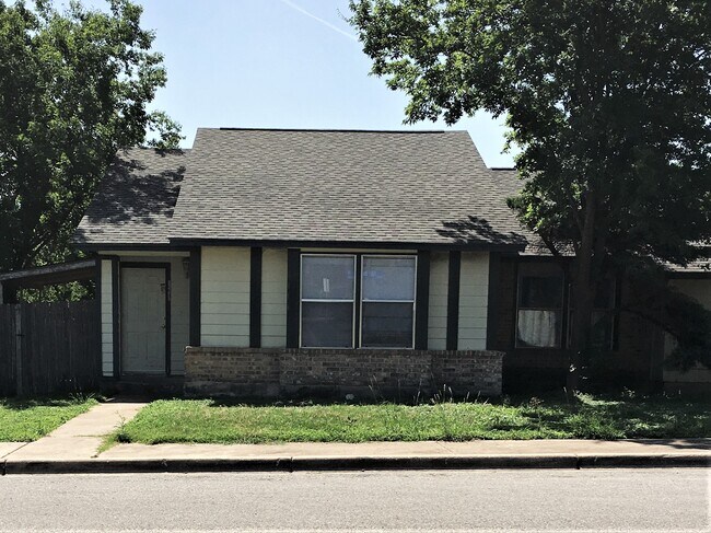 Primary Photo - 16041 Fitchburg Cir