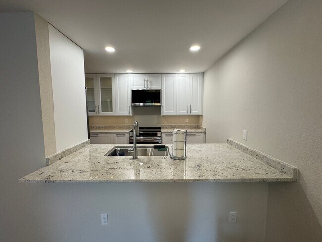 Building Photo - 2bd/2ba Kirkland Condo
