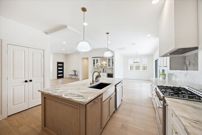 Building Photo - 10159 Brinwood Dr