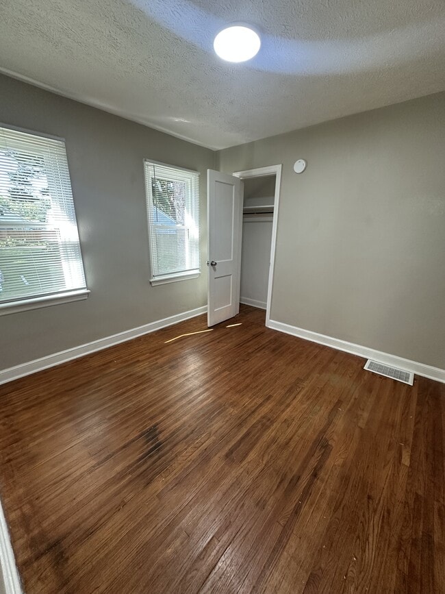 Building Photo - 231 Sheridan Dr