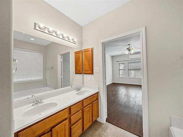 Building Photo - 2861 Laurel Oak Dr