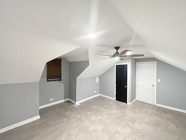 Building Photo - Newly Remodeled 3 bedroom 2 bathroom singl...