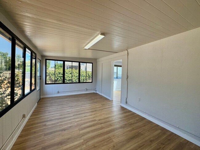 Building Photo - Adorable Newley Remodeled Home Available Now in Sacramento!