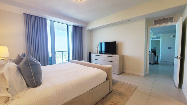 Building Photo - 3100 N Ocean Dr