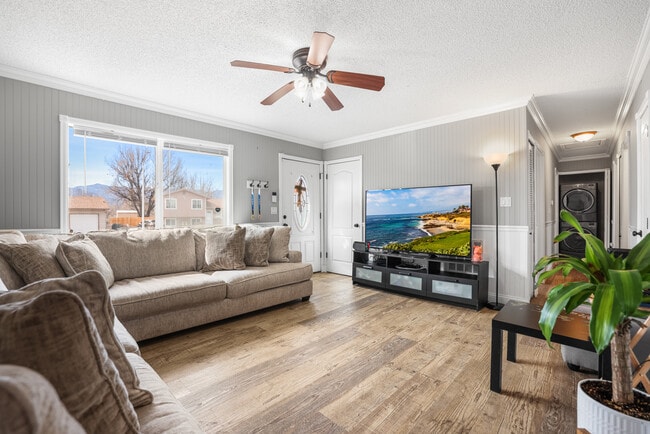 Building Photo - 2525 Nadine Dr