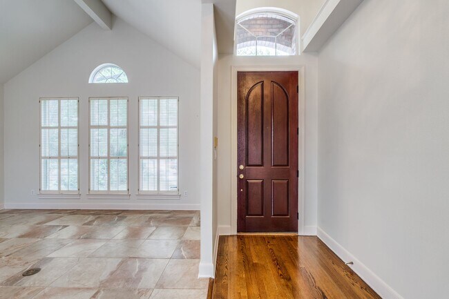 Building Photo - LINCOLN HEIGHTS 3-BEDROOM