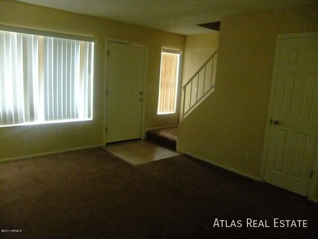 Building Photo - 4828 W Orangewood Ave