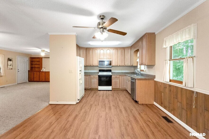 Building Photo - 527 Mountainside Dr