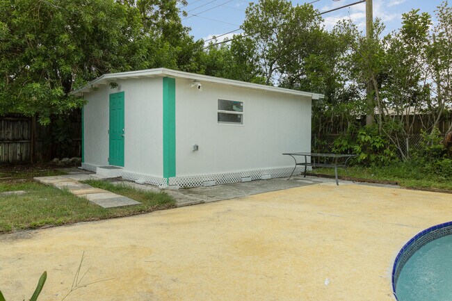 Building Photo - 2125 Smathers Cir S