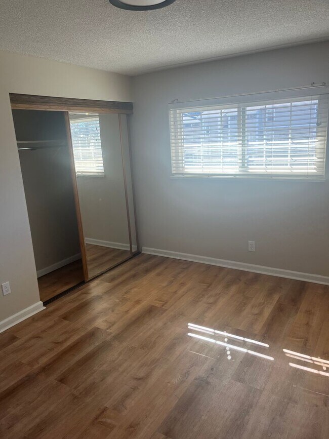 Building Photo - Move in ready 3bedroom 2bath
