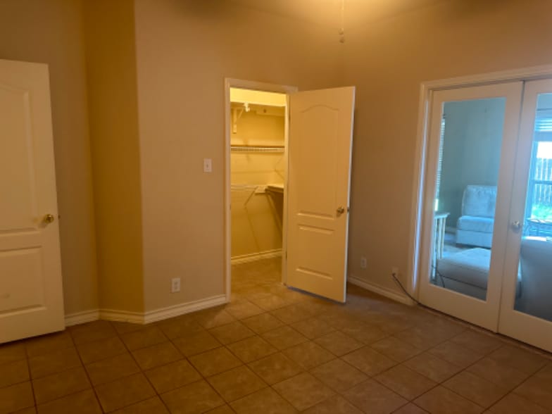 Building Photo - 1317 Wooded Knoll
