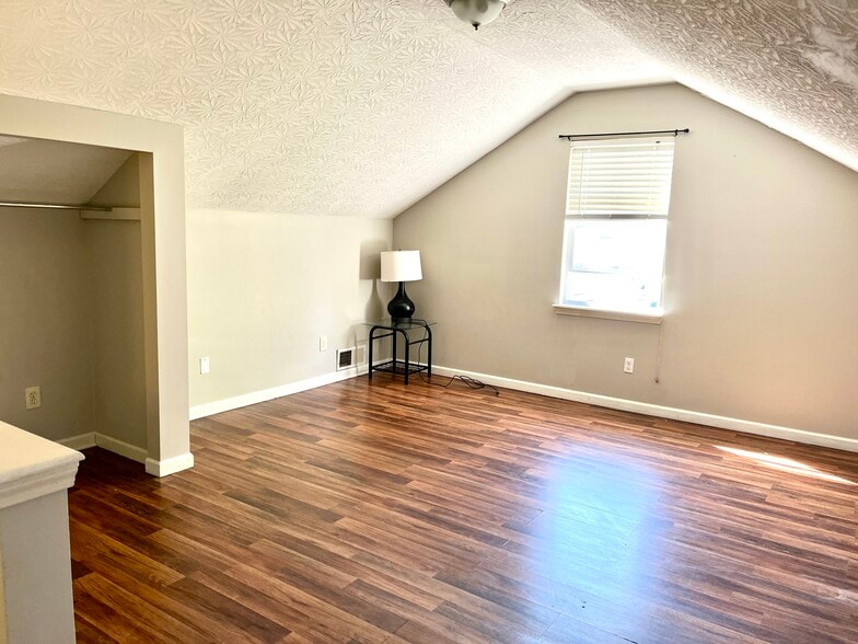 Building Photo - 2317 Lonan Ct
