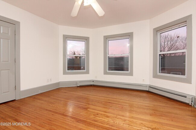 Building Photo - 142 Morris Ave