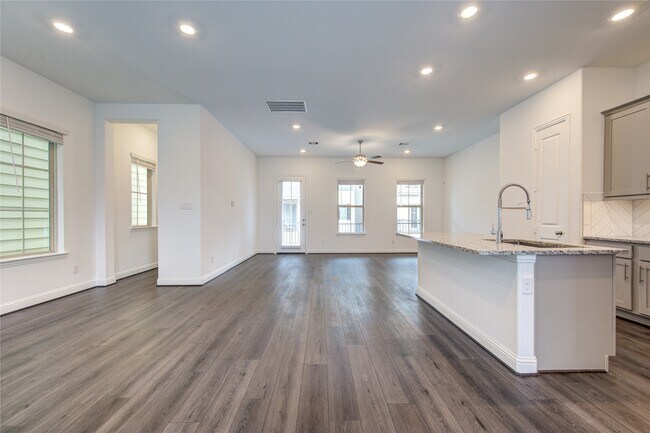 Building Photo - 1417 Adell Rose Ln