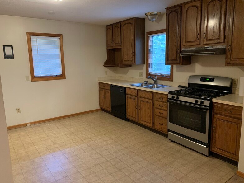 Building Photo - 5211 Portage St NW