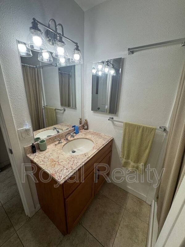 Building Photo - 341 Hualani St