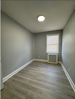 Building Photo - 3 Bedroom 2 bathroom