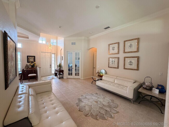 Building Photo - 403 NW Lyndhurst Ct