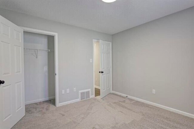 Building Photo - 6479 Stone Lake Dr