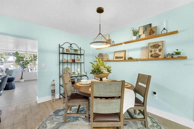 Building Photo - 1015 Spindle Palm Way