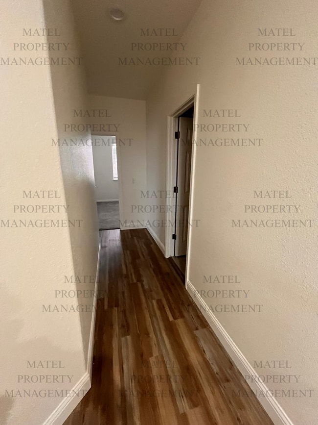 Building Photo - Move in Special see ad