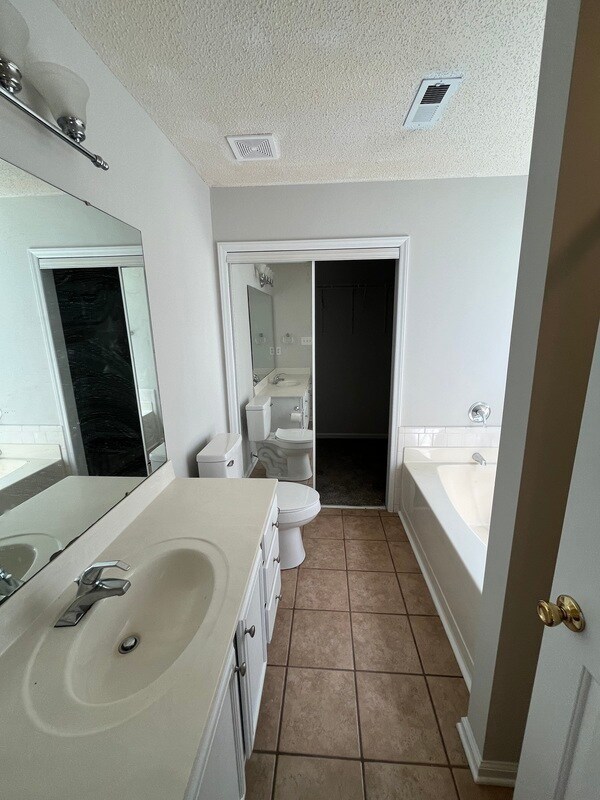 Building Photo - 11128 White Stag Dr