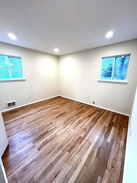 2 of 3 br Primary bedroom w/ensuite - 56 Fairway Dr