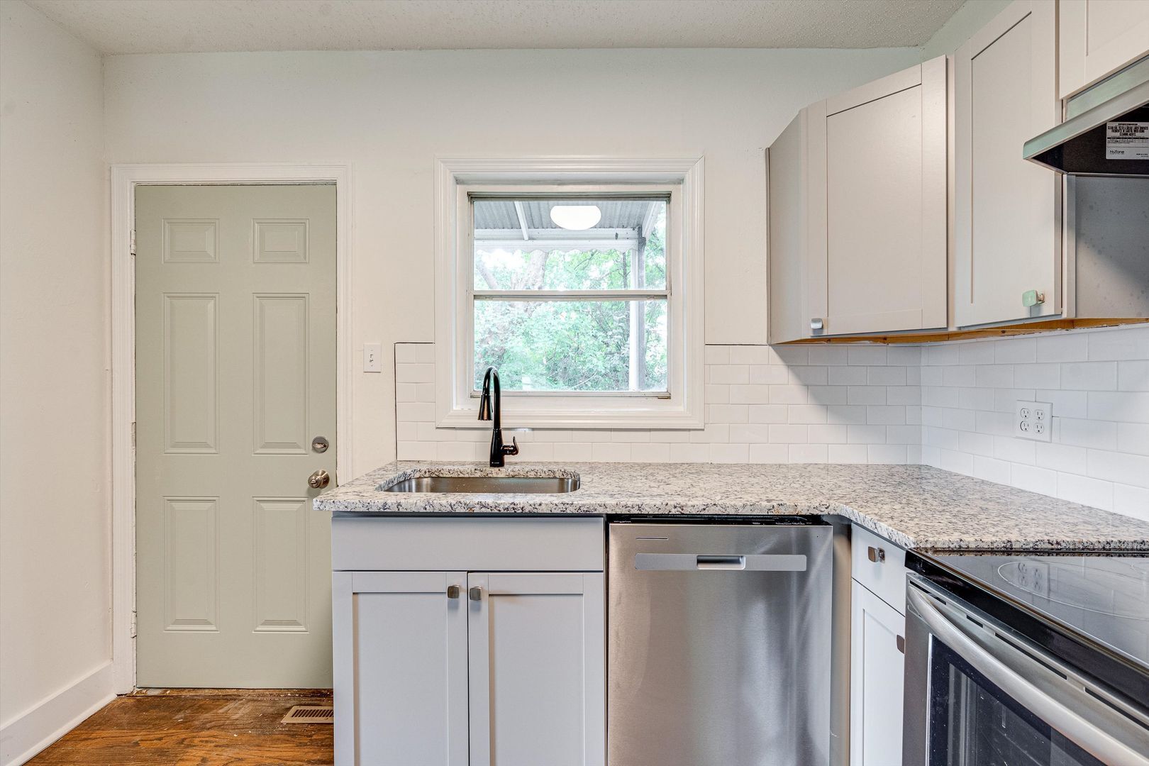 Building Photo - 5004 Club Dr