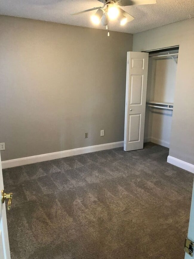 Building Photo - ** Move in Special HALF off your first months rent** LIKE NEW!!!! 2 Bedroom/2 Bath Condo!! Availa...