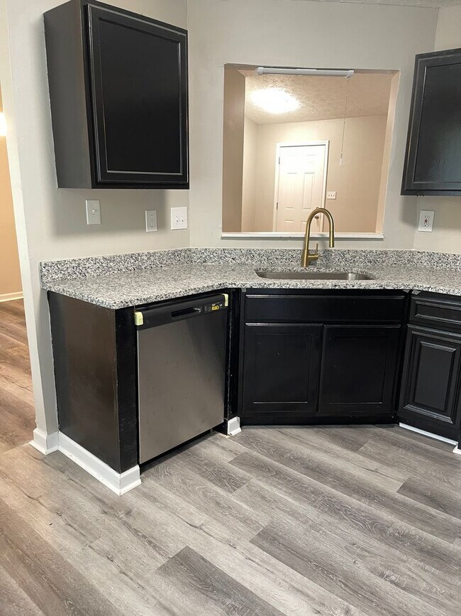 Building Photo - Split level home