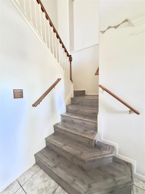 Building Photo - 10511 N Shadowdale Dr