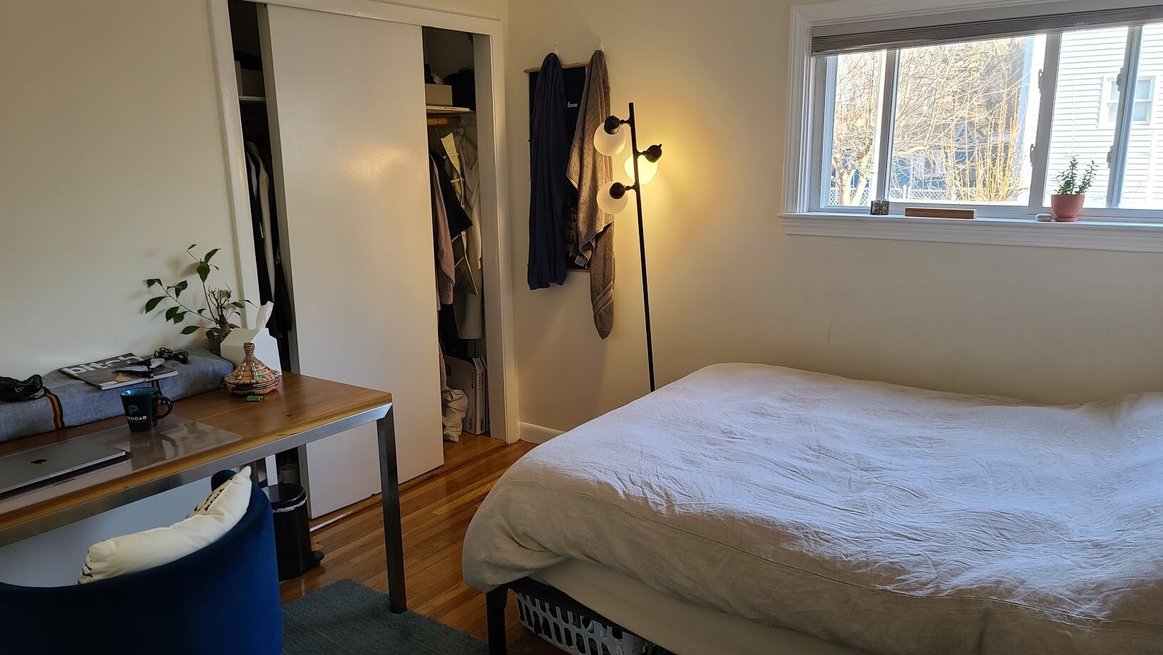 Building Photo - 19 Hunting St