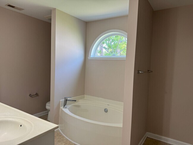 Building Photo - 132 Bermuda View