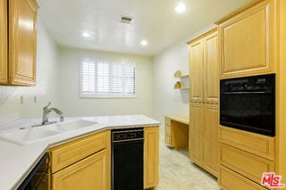 Building Photo - 11636 Montana Ave