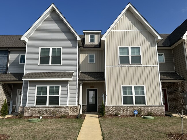 Building Photo - 163 Susan Lynn Dr