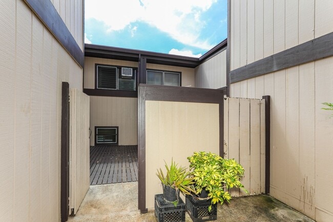 Building Photo - 98-1070-1070 Komo Mai Dr