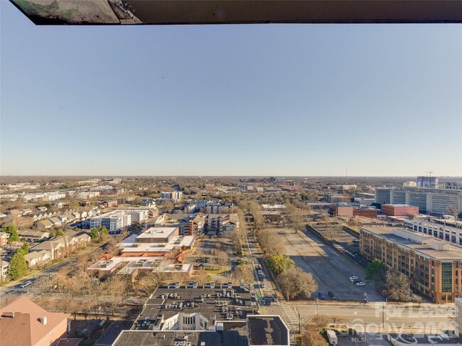 Building Photo - 505 E 6th St