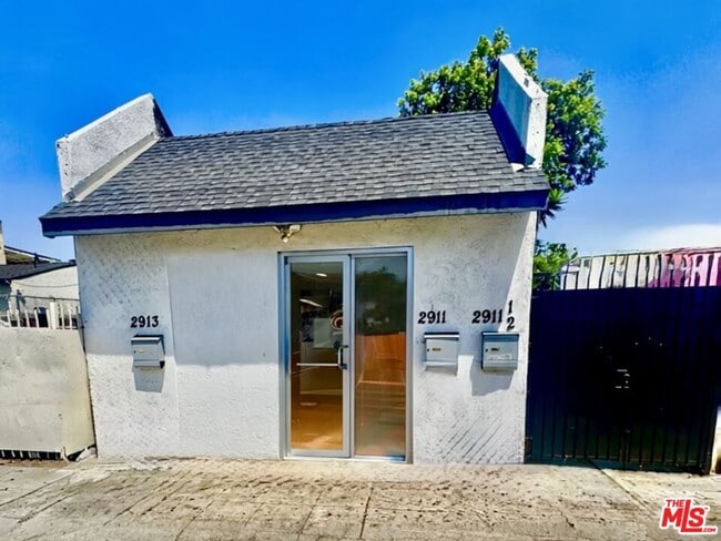 Primary Photo - 2911 W Florence Ave