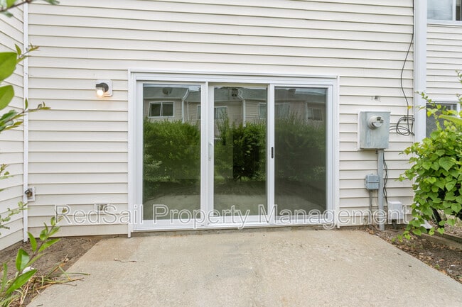 Building Photo - 3823 Staffordshire Ln