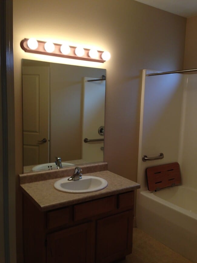 Building Photo - Nice Apartment In Washington