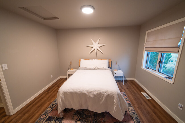 Guest room - 409 Overbrook Dr