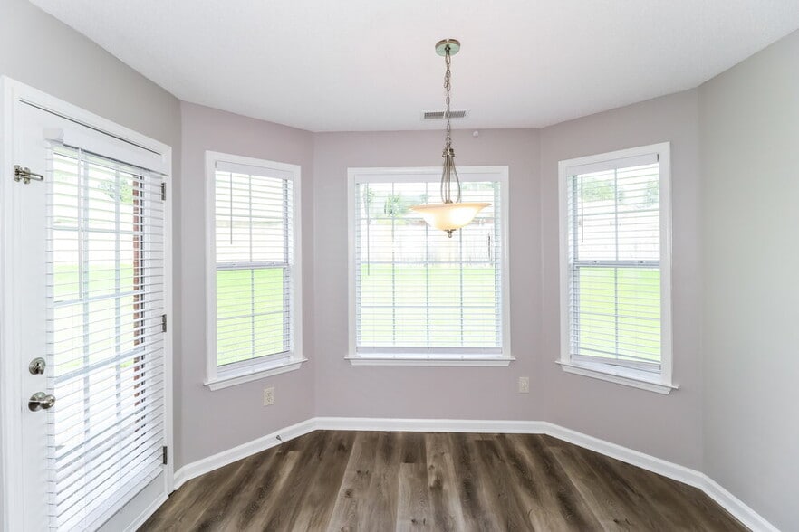 Building Photo - 1052 Mossy Knoll Dr