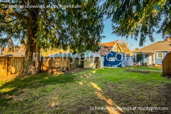 Building Photo - 2521 SE 64th Ave