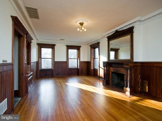 Building Photo - 2201 Green St