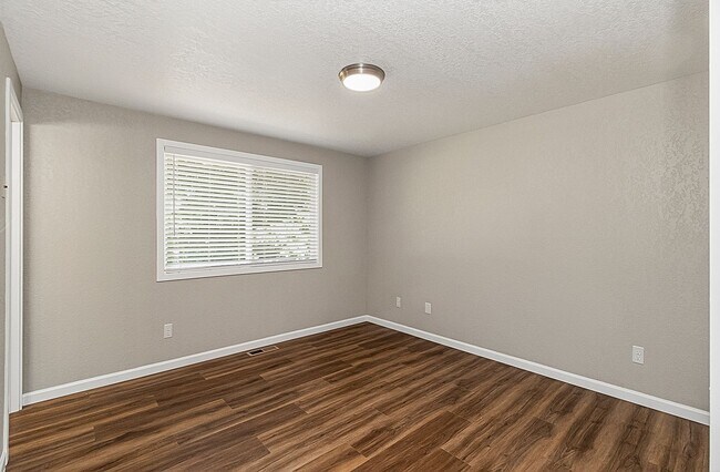 Building Photo - 716 N 182nd St