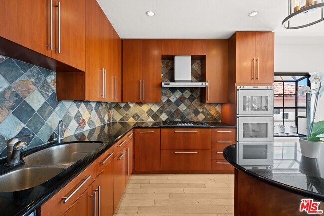 Building Photo - 6220 Pacific Ave