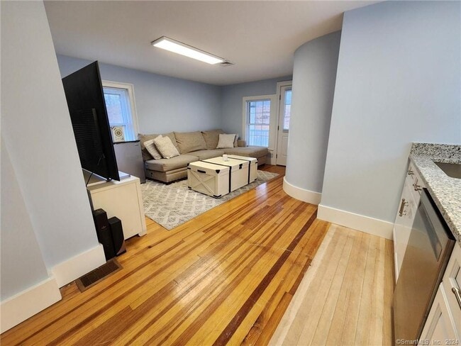 Building Photo - 115 N Main St