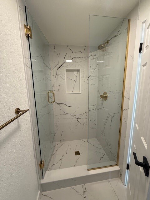 Building Photo - Modern finishes, spacious living, huge fenced backyard