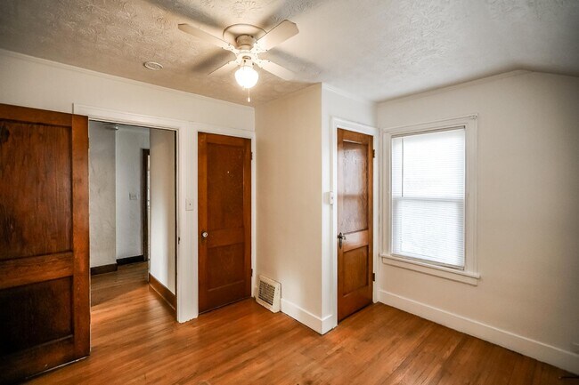 Building Photo - 409 E Melbourne Ave